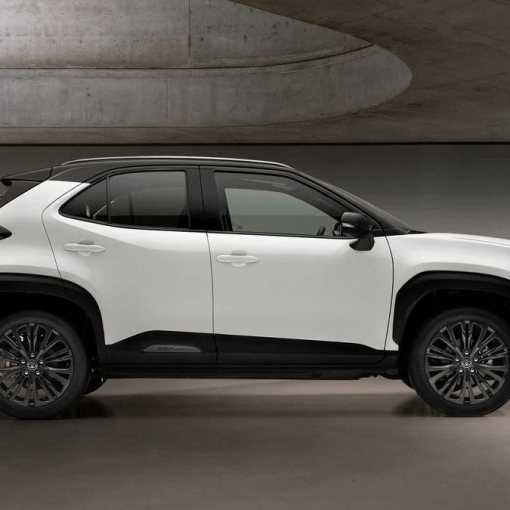 Toyota Yaris Cross noleggio lungo termine a partire da 349€ IVA Compresa. Anticipo 7.900€. Tutti i servizi compresi nell'offerta.