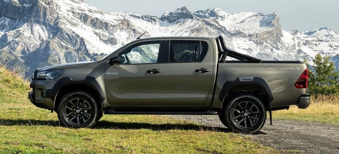 Toyota HILUX diesel doppia cabina cambio automatico. Noleggio a lungo termine a partire da 499€ al mese. Veicolo autocarro N1. IVA detraibile e canone mensile integralmente detraibile