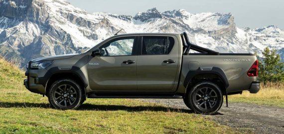 Toyota HILUX diesel doppia cabina cambio automatico. Noleggio a lungo termine a partire da 499€ al mese. Veicolo autocarro N1. IVA detraibile e canone mensile integralmente detraibile
