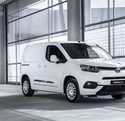 furgone Toyota proace city noleggio lungo termine diesel versione lunga 399 euro pronta consegna