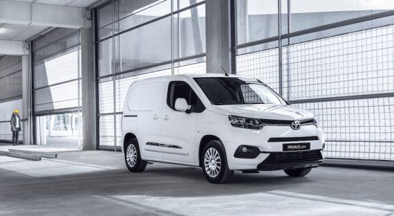 furgone Toyota proace city noleggio lungo termine diesel versione lunga 399 euro pronta consegna