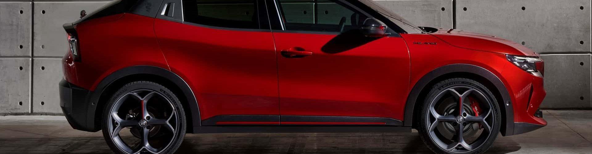 Alfa Romeo Junior hybrid automatica. Canone a partire da 389 euro IVA compresa. Noleggio Lungo Termine: tutti i servizi compresi. Pronta consegna