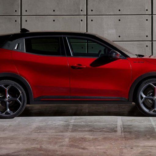 Alfa Romeo Junior hybrid automatica. Canone a partire da 389 euro IVA compresa. Noleggio Lungo Termine: tutti i servizi compresi. Pronta consegna