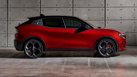 Alfa Romeo Junior hybrid automatica. Canone a partire da 389 euro IVA compresa. Noleggio Lungo Termine: tutti i servizi compresi. Pronta consegna