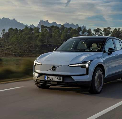 Volvo EX30 N1 autocarro noleggio lungo termine. Canone a partire da 469 euro. Tutti i servizi compresi. Scarico fiscale del 100%